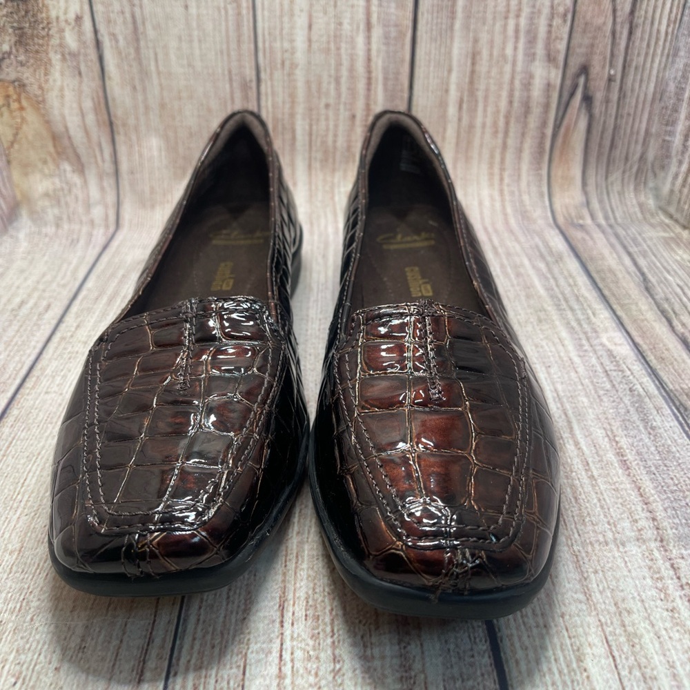 Clark's Everyday Women's Brown Patent Leather Croc Loafers Style  Size 7.5